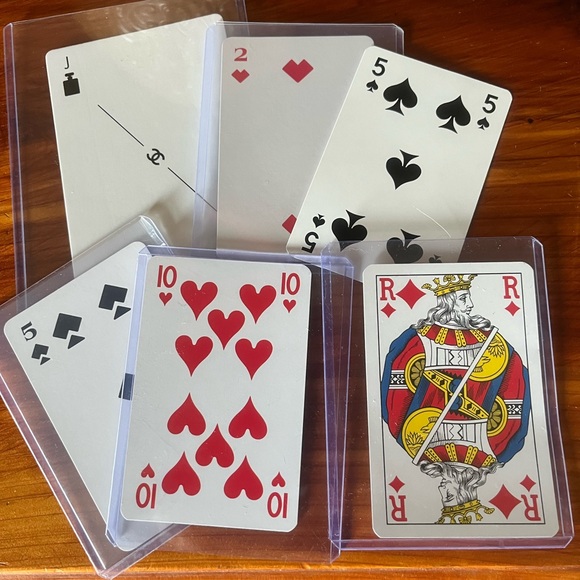 Collectors Cards Various - Total of 6 Red and Black - Picture 1 of 2